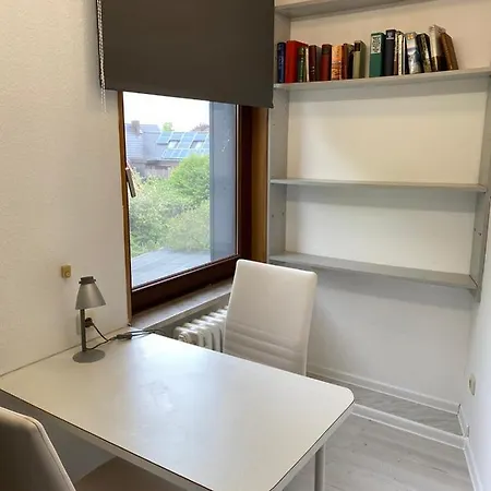 Apartment Ruhige Unterkuenfte Nahe Einfelder See, Perfekt Fuer Erholung Und Arbeit *