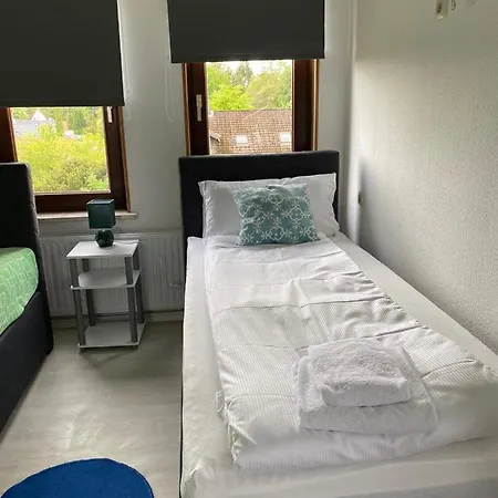 Apartment Ruhige Unterkuenfte Nahe Einfelder See, Perfekt Fuer Erholung Und Arbeit