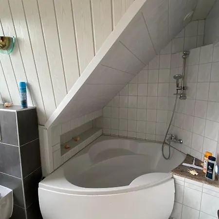 Ruhige Unterkuenfte Nahe Einfelder See, Perfekt Fuer Erholung Und Arbeit