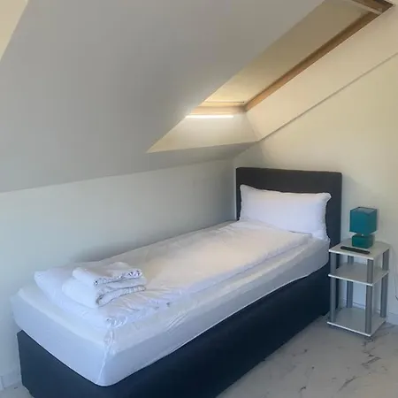 Ruhige Unterkuenfte Nahe Einfelder See, Perfekt Fuer Erholung Und Arbeit Apartment Neumuenster