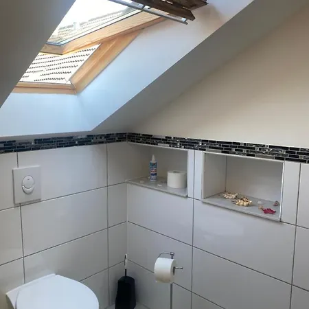 Ruhige Unterkuenfte Nahe Einfelder See, Perfekt Fuer Erholung Und Arbeit *