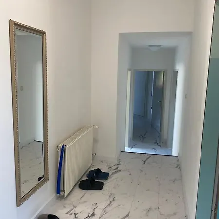 Ruhige Unterkuenfte Nahe Einfelder See, Perfekt Fuer Erholung Und Arbeit Neumünster