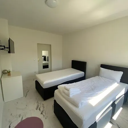 Ruhige Unterkuenfte Nahe Einfelder See, Perfekt Fuer Erholung Und Arbeit Διαμέρισμα