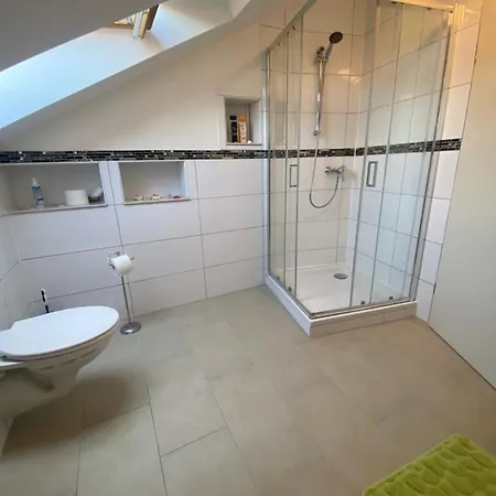 Ruhige Unterkuenfte Nahe Einfelder See, Perfekt Fuer Erholung Und Arbeit *