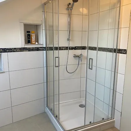 Ruhige Unterkuenfte Nahe Einfelder See, Perfekt Fuer Erholung Und Arbeit