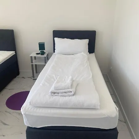 Ruhige Unterkuenfte Nahe Einfelder See, Perfekt Fuer Erholung Und Arbeit