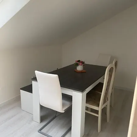 Ruhige Unterkuenfte Nahe Einfelder See, Perfekt Fuer Erholung Und Arbeit * Neumuenster