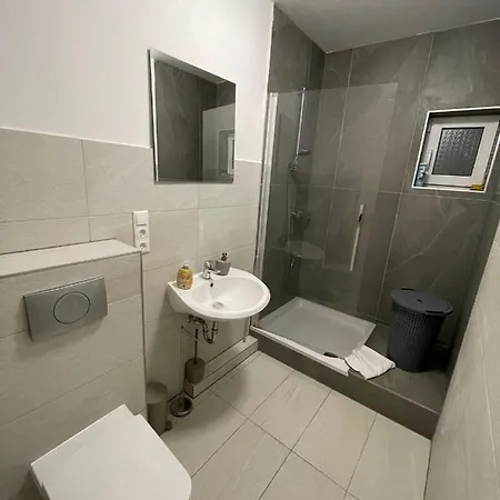 Ruhige Unterkuenfte Nahe Einfelder See, Perfekt Fuer Erholung Und Arbeit Διαμέρισμα