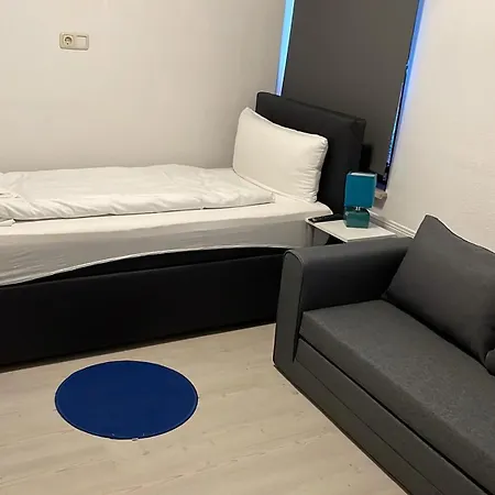 Ruhige Unterkuenfte Nahe Einfelder See, Perfekt Fuer Erholung Und Arbeit Neumünster