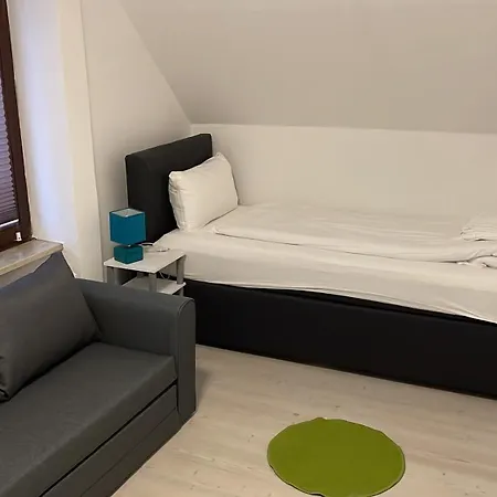 Apartment Ruhige Unterkuenfte Nahe Einfelder See, Perfekt Fuer Erholung Und Arbeit Neumuenster