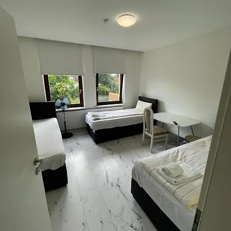 Apartment Ruhige Unterkuenfte Nahe Einfelder See, Perfekt Fuer Erholung Und Arbeit *