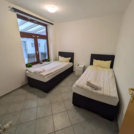 Ruhige Unterkuenfte Nahe Einfelder See, Perfekt Fuer Erholung Und Arbeit