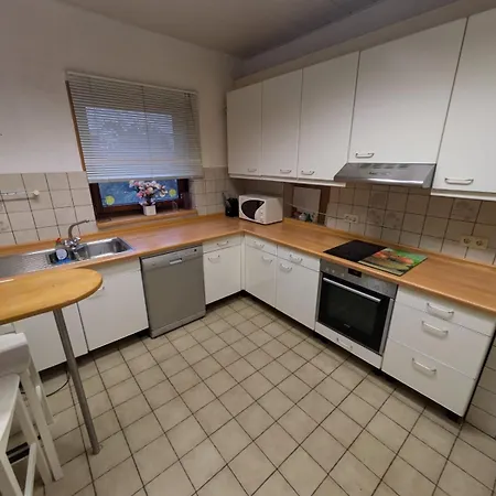 Ruhige Unterkuenfte Nahe Einfelder See, Perfekt Fuer Erholung Und Arbeit Apartment