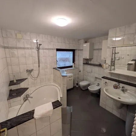 Apartment Ruhige Unterkuenfte Nahe Einfelder See, Perfekt Fuer Erholung Und Arbeit