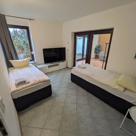 Ruhige Unterkuenfte Nahe Einfelder See, Perfekt Fuer Erholung Und Arbeit Διαμέρισμα *