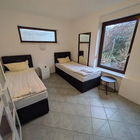 Ruhige Unterkuenfte Nahe Einfelder See, Perfekt Fuer Erholung Und Arbeit