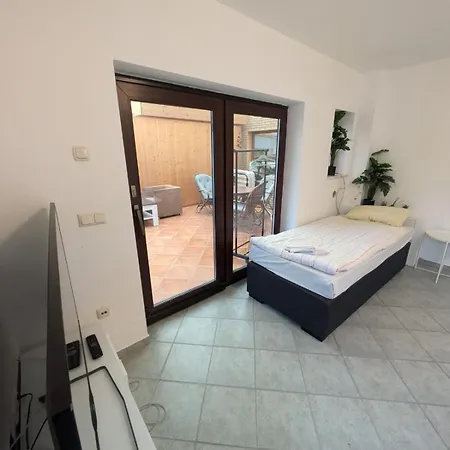 Apartment Ruhige Unterkuenfte Nahe Einfelder See, Perfekt Fuer Erholung Und Arbeit