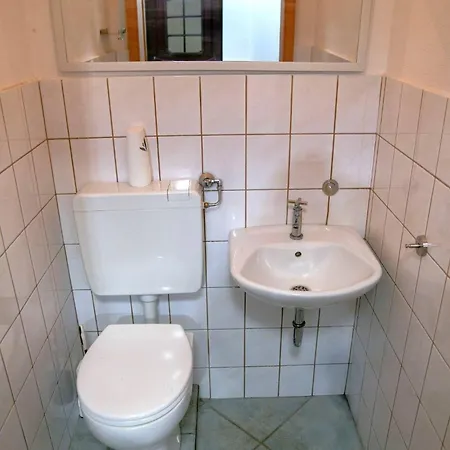Apartment Ruhige Unterkuenfte Nahe Einfelder See, Perfekt Fuer Erholung Und Arbeit