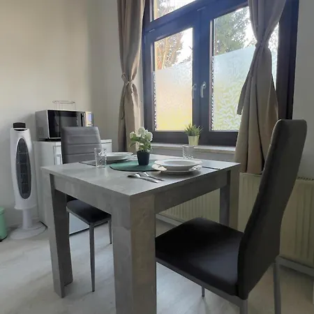 Ruhige Unterkuenfte Nahe Einfelder See, Perfekt Fuer Erholung Und Arbeit Διαμέρισμα