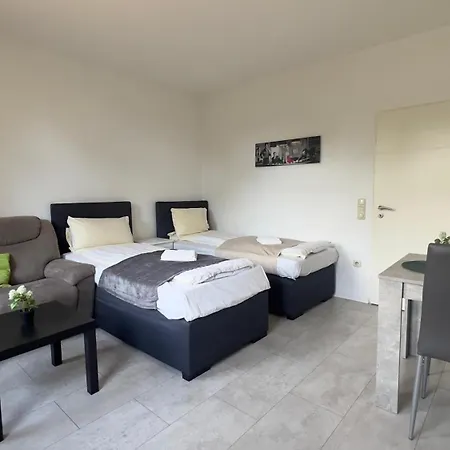 Ruhige Unterkuenfte Nahe Einfelder See, Perfekt Fuer Erholung Und Arbeit Apartment