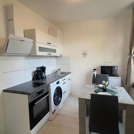 Ruhige Unterkuenfte Nahe Einfelder See, Perfekt Fuer Erholung Und Arbeit