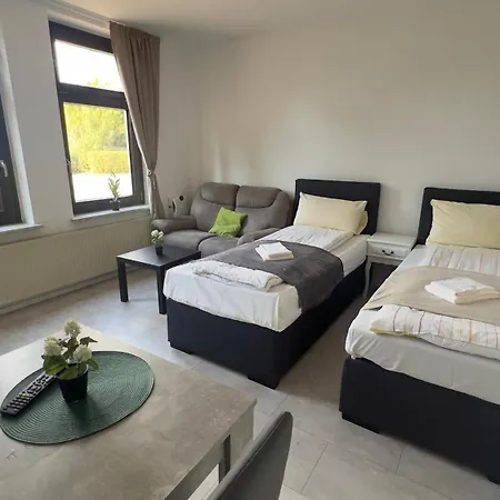 Apartment Ruhige Unterkuenfte Nahe Einfelder See, Perfekt Fuer Erholung Und Arbeit