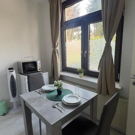 Ruhige Unterkuenfte Nahe Einfelder See, Perfekt Fuer Erholung Und Arbeit Neumünster