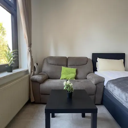 Ruhige Unterkuenfte Nahe Einfelder See, Perfekt Fuer Erholung Und Arbeit Διαμέρισμα