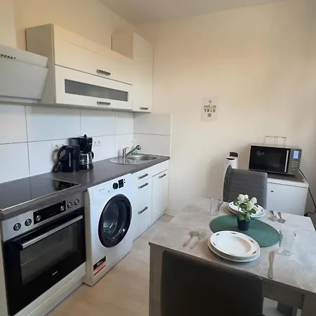 Ruhige Unterkuenfte Nahe Einfelder See, Perfekt Fuer Erholung Und Arbeit *