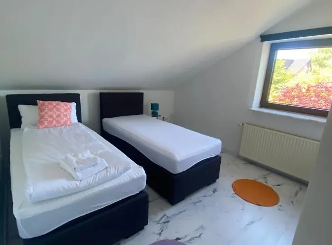 Unterkuenfte Nahe Einfelder See, *